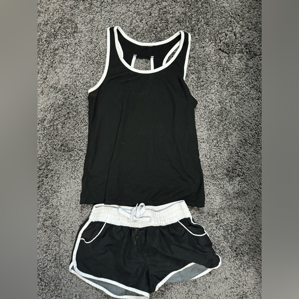 Black/white outfit